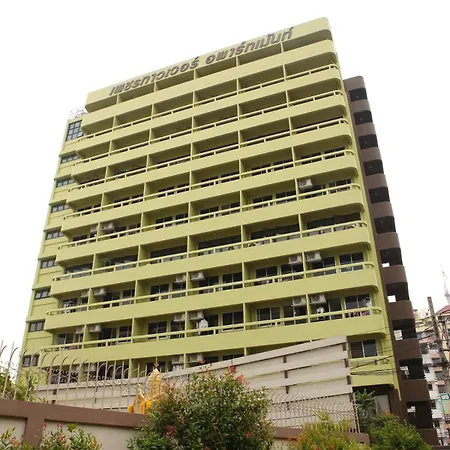 Petch Tower Ekkamai Hotel