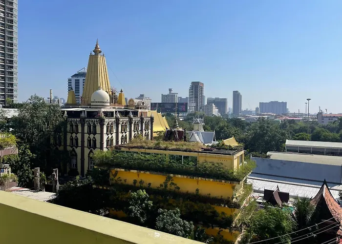 Petch Tower Ekkamai Отель