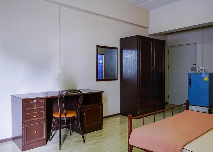 Petch Tower Ekkamai Отель Бангкок